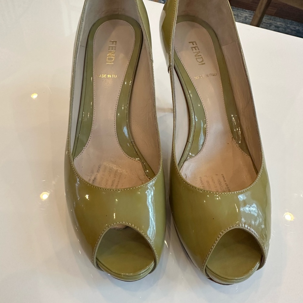 Authentic Fendi Logo Peep Toe Pumps Size 38 Patent Leather Olive Green - Picture 7 of 11